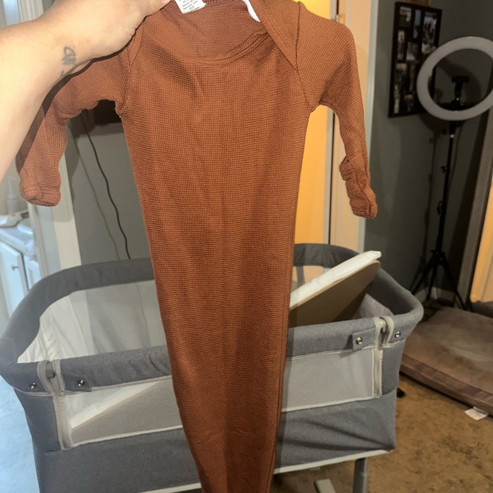 Larkspur baby co knotted gown 0-3 mos